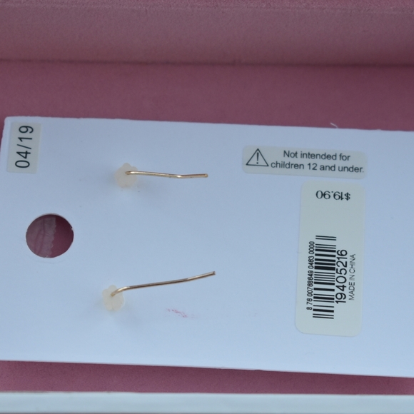 Earing - Picture 2 of 2